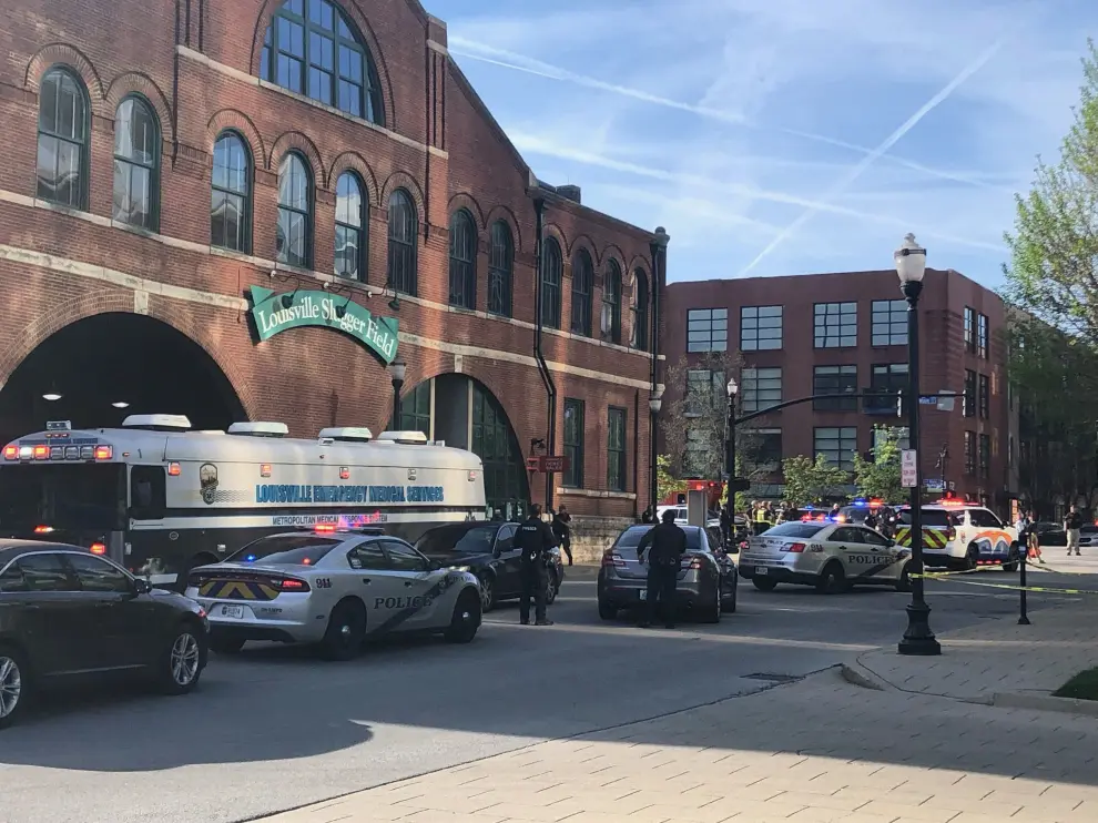 Louisville Metro Police deploy for an "active police situation" that includes mass casualties at Old National Bank in Louisville, Kentucky, U.S. April 10, 2023 in a still image from video.  ABC affiliate WHAS via REUTERS. NO RESALES. NO ARCHIVES. MANDATORY CREDIT KENTUCKY-SHOOTING/