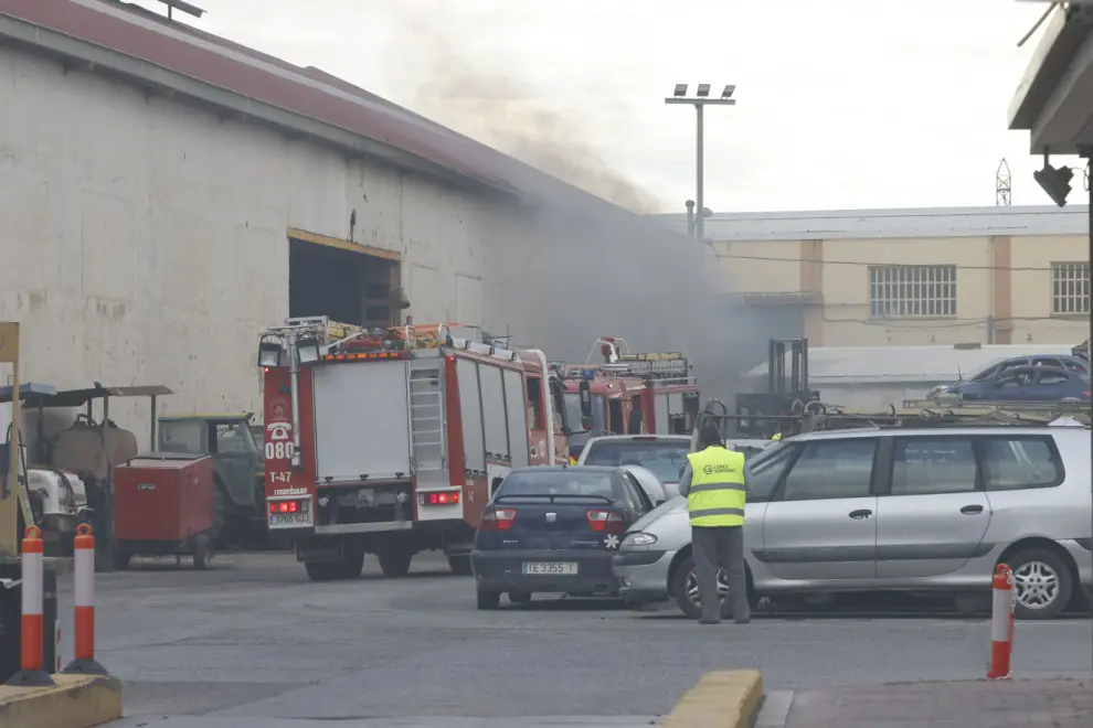 Incendio en Zaragoza cerca de la carretera de Castellón.