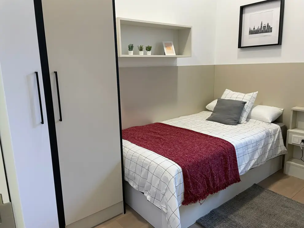 La habitación individual normal de la residencia universitaria de Pontoneros costará 731 euros al mes