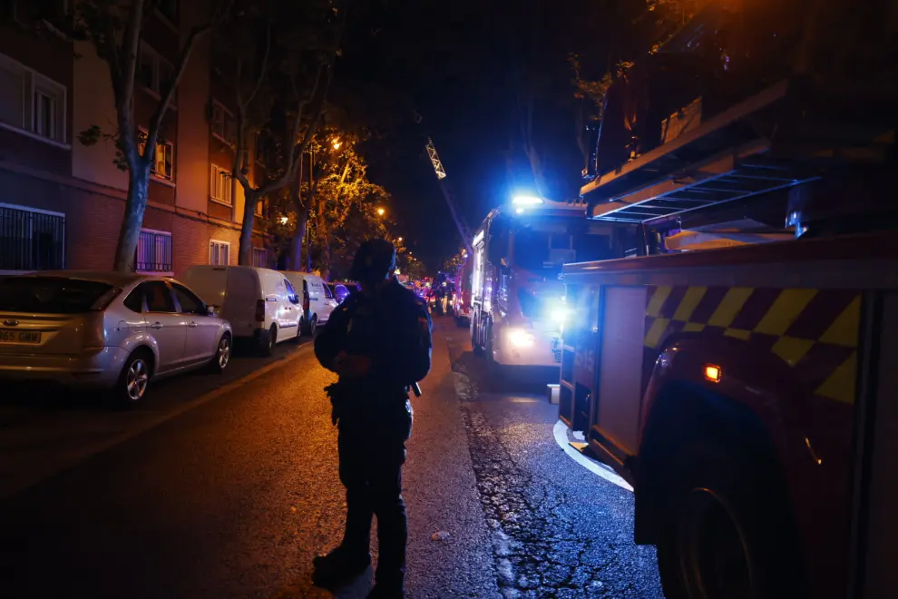 Foto del incendio en un edificio okupado en la avenida Compromiso de Caspe de Zaragoza