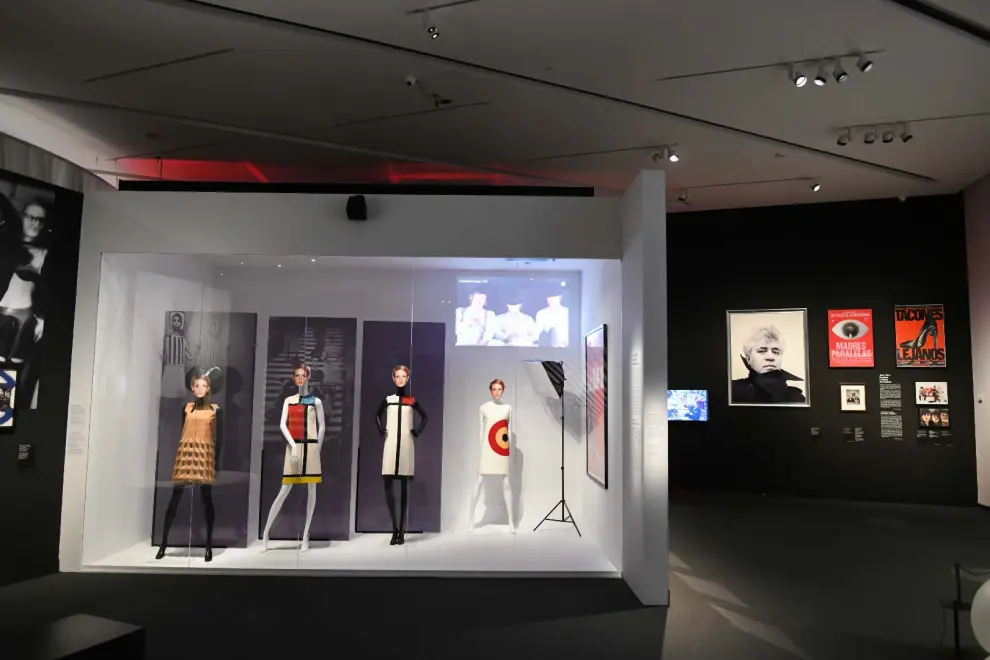 Exposición sobre Gaultier y el cine en Caixaforum de Zaragoza.