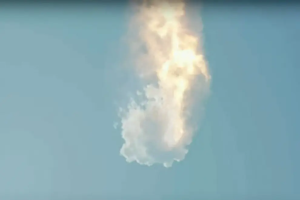 SpaceX's next-generation Starship spacecraft atop its powerful Super Heavy rocket lifts off from the company's Boca Chica launchpad on a brief uncrewed test flight near Brownsville, Texas, U.S. April 20, 2023 in a still image from video. SpaceX/Handout via REUTERS.  NO RESALES. NO ARCHIVES. THIS IMAGE HAS BEEN SUPPLIED BY A THIRD PARTY. SPACE-EXPLORATION/STARSHIP