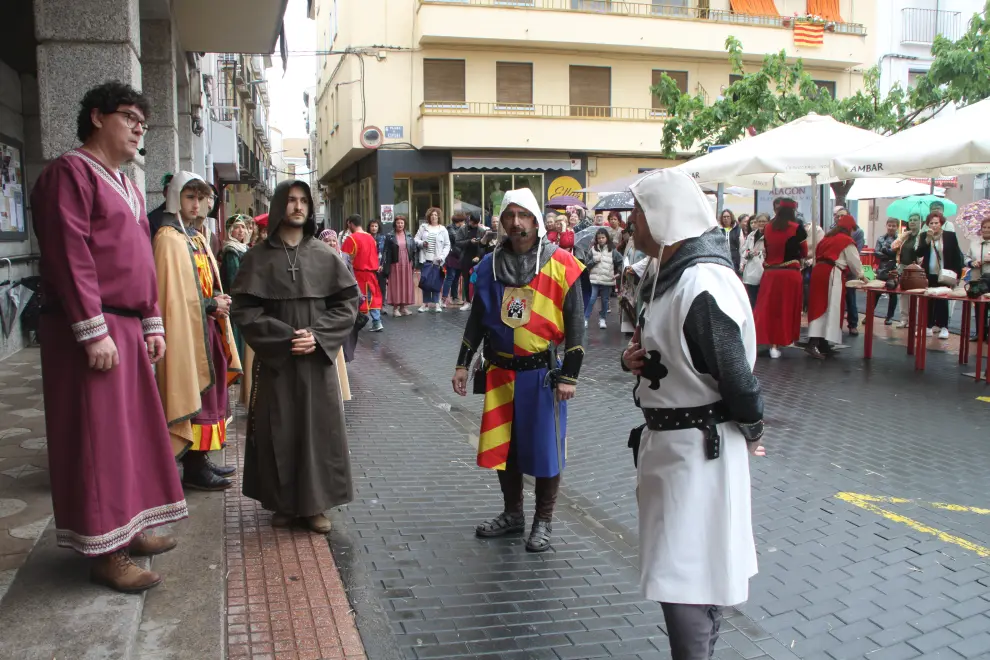 El cortejo de 120 personas vestidas con traje medieval forma parte de las Jornadas de la Villa.