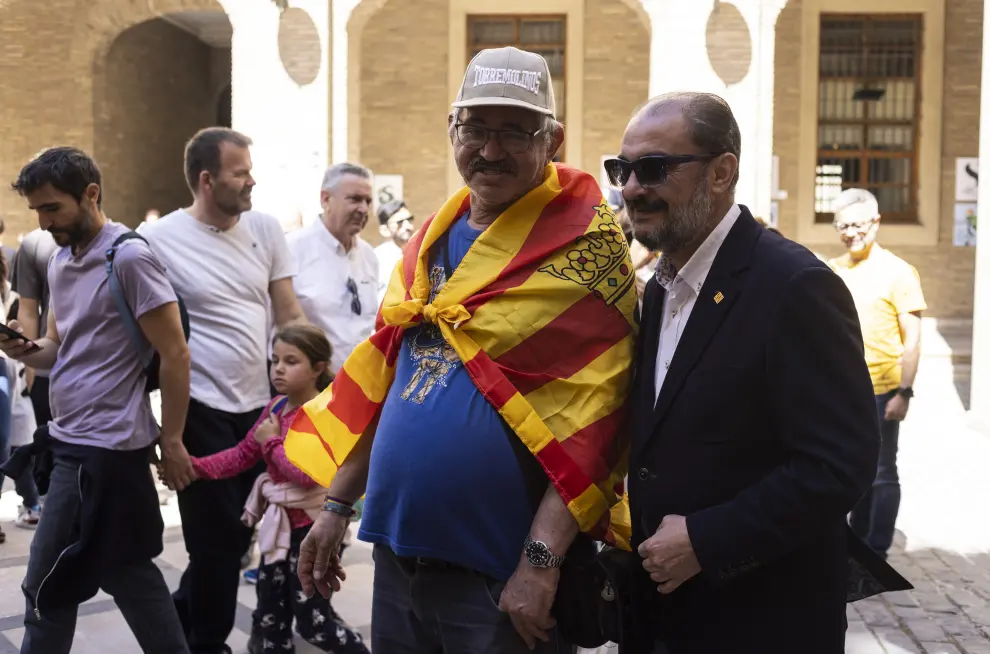 El presidente de Aragón, Javier Lambán, se fotografió con muchos de los presentes.