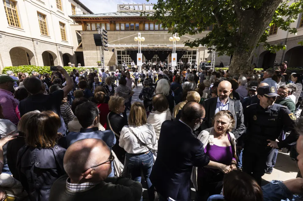 El presidente de Aragón, Javier Lambán, se fotografió con muchos de los presentes.