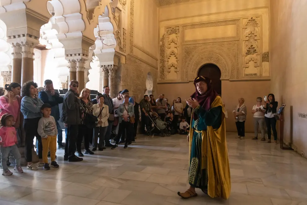Al-Muqtádir, Leonor de Sicilia y el inquisidor general desvelan la historia del palacio.