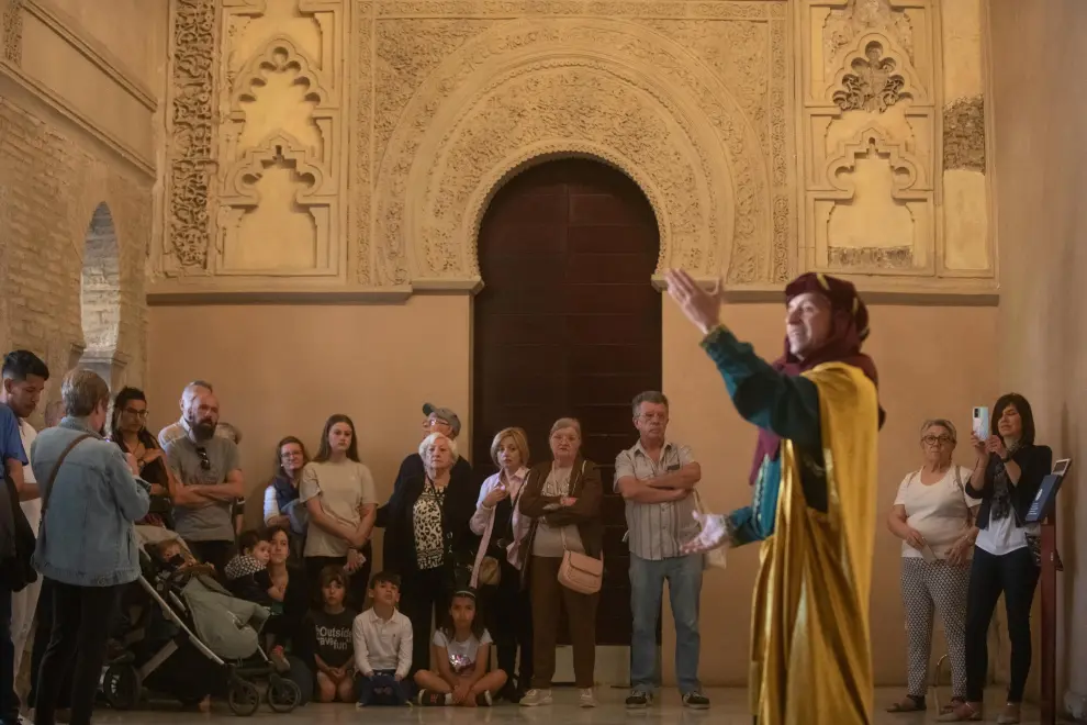 Al-Muqtádir, Leonor de Sicilia y el inquisidor general desvelan la historia del palacio.