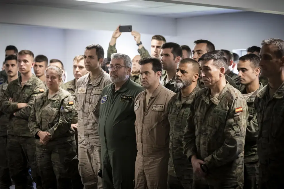 Fotos de la llegada de militares en un avión de la Base de Zaragoza tras el rescate de un centenar de civiles en Sudán