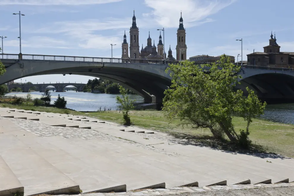 Río Ebro a su paso por Zaragoza en abril de 2023