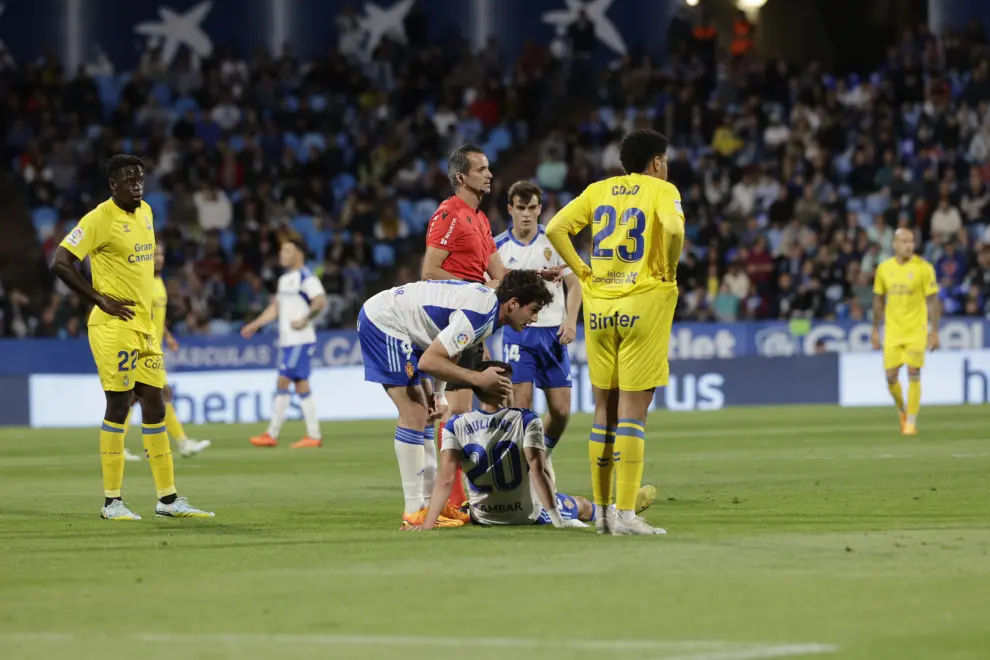 Diego Simeone, lesionado en el partido Real Zaragoza-Las Palmas.