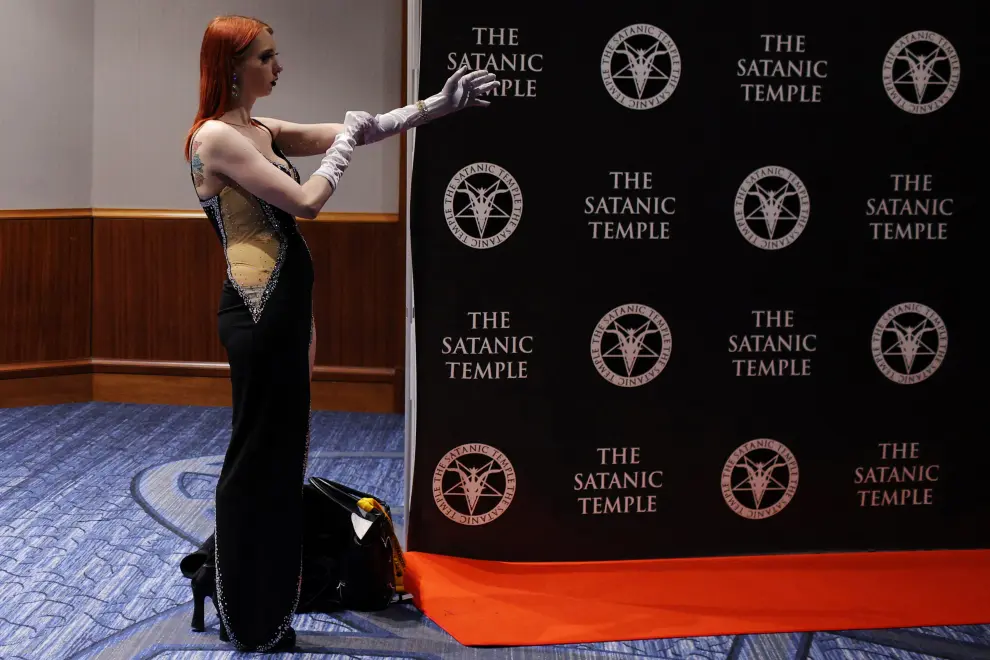 An attendee holds a page ripped from a Bible during the opening ceremonies for the Satanic Temple's Satancon 2023, which they call an "in-person conference for congregations, campaigns, members and supporters," in Boston, Massachusetts, U.S., April 28, 2023.  The Satanic Temple describes itself as "the primary religious Satanic organization in the world." REUTERS/Brian Snyder USA-DAILYLIFE/