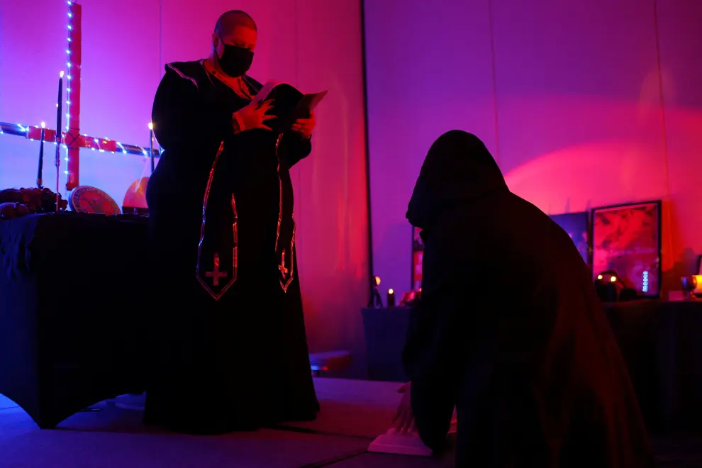 Minister Rose d'Arc performs an "Unbaptism Ceremony" for an attendee in the Little Black Chapel during the Satanic Temple's Satancon 2023, which they call an "in-person conference for congregations, campaigns, members, and supporters," in Boston, Massachusetts, U.S., April 28, 2023. The Satanic Temple describes itself as "the primary religious Satanic organization in the world." REUTERS/Brian Snyder USA-DAILYLIFE/