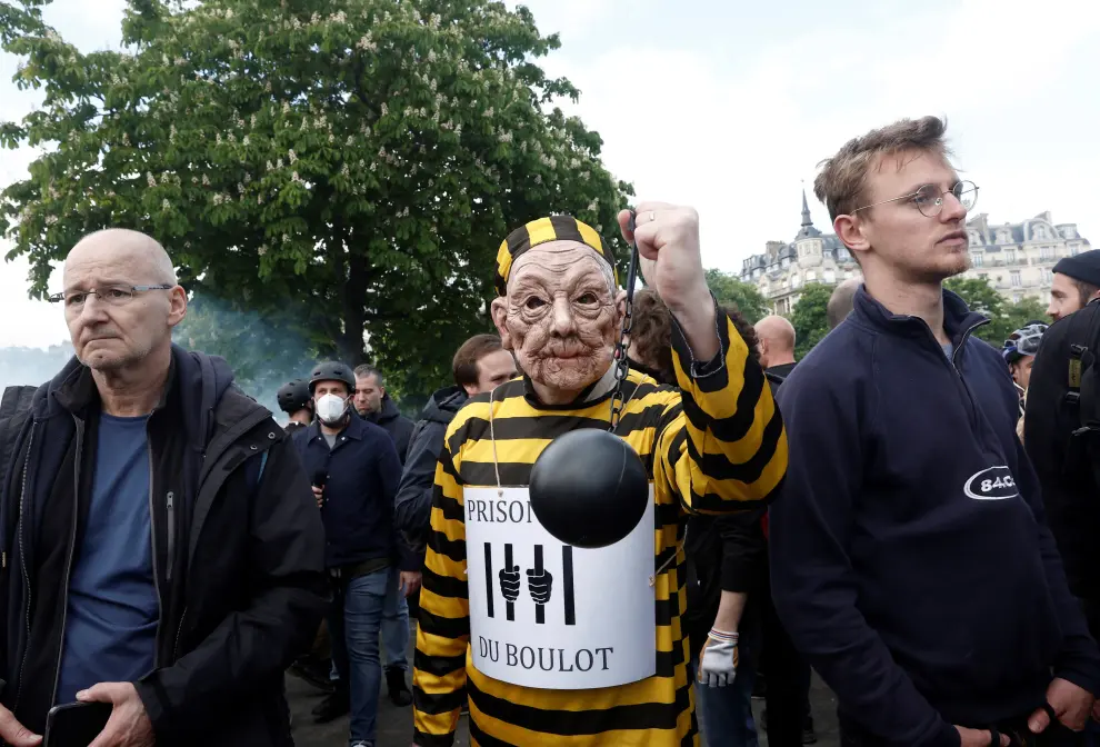 Miles de personas salen a la calle en Francia para sumarse a la gran marcha contra la reforma de las pensiones.