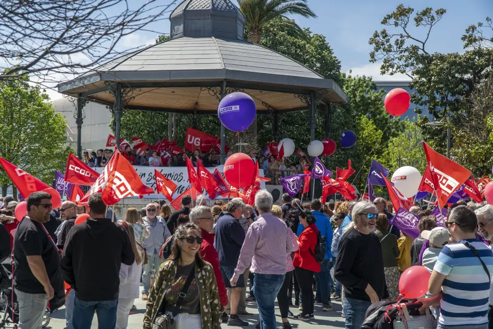 Miles de personas se manifiestan en todo el país por el 1º de Mayo