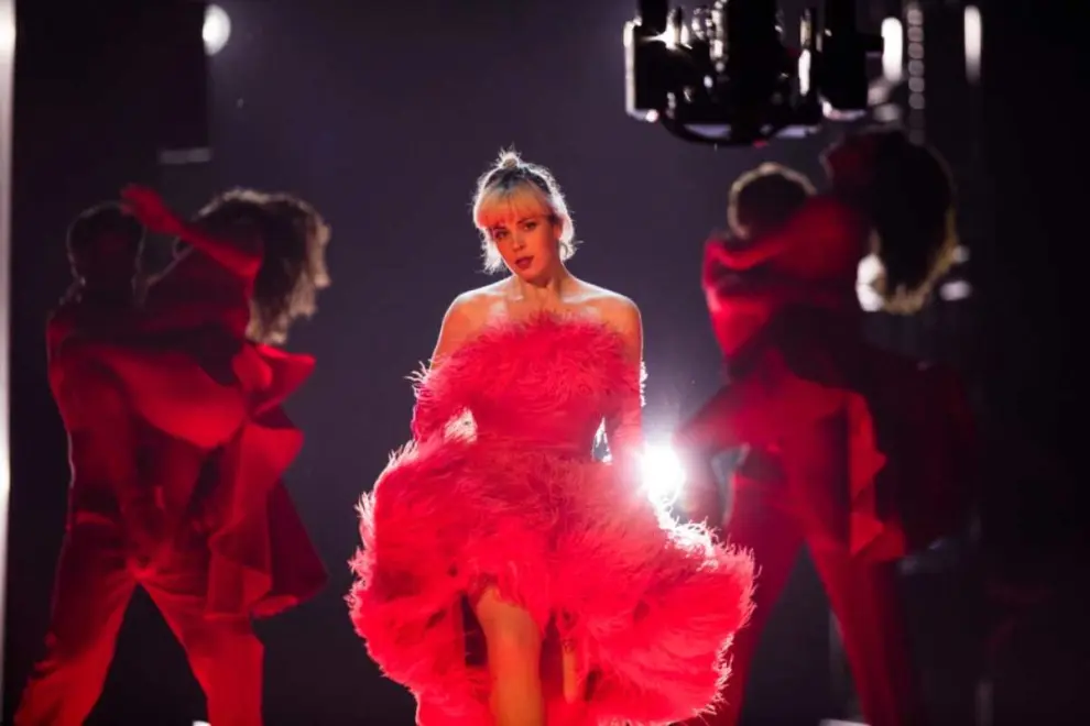 Reiley de Dinamarca con su tema 'Breaking My Heart' en Eurovisión 2023