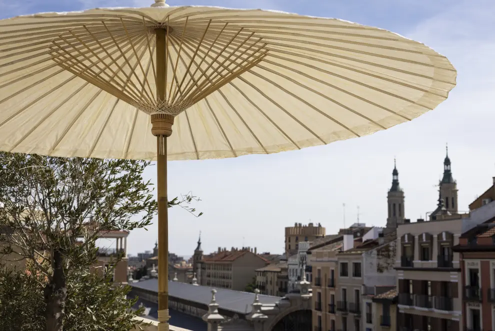 La espectacular terraza del Hotel Avenida de Zaragoza, que abrirá en 15 días para desayunos, brunchs y eventos exclusivos.