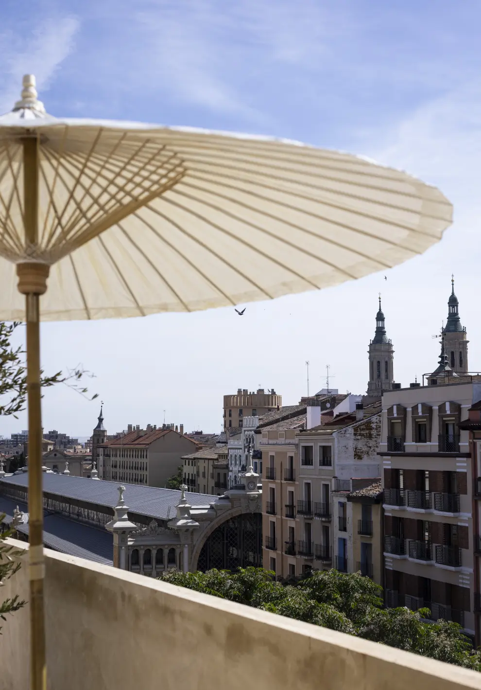 La espectacular terraza del Hotel Avenida de Zaragoza, que abrirá en 15 días para desayunos, brunchs y eventos exclusivos.