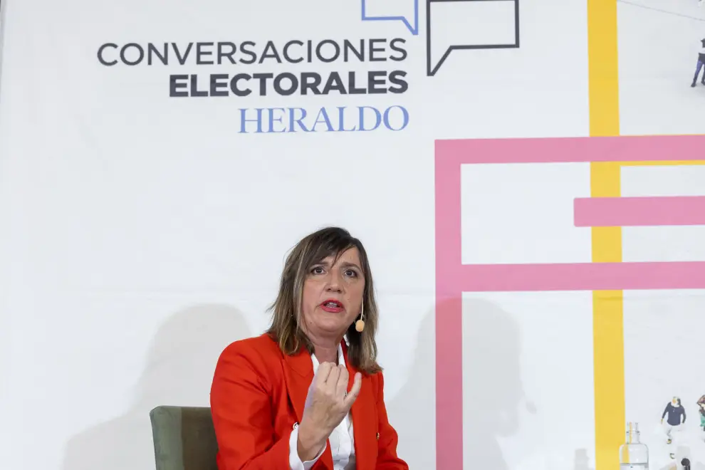 Lola Ranera durante las conversaciones Heraldo en la Caja Rural de Zaragoza.