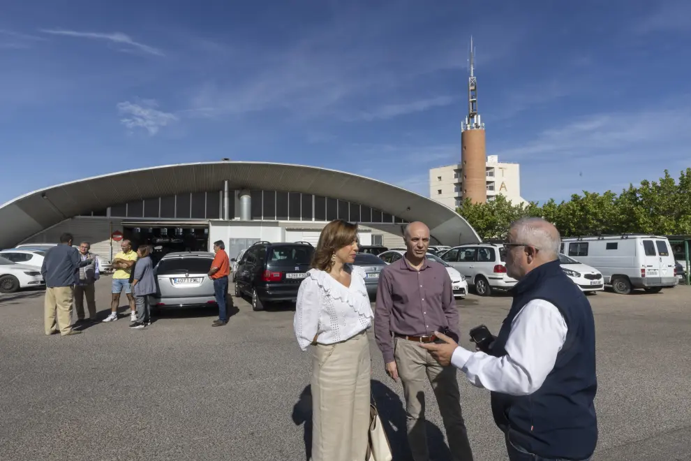 Foto de Natalia Chueca en la Cooperativa de Taxi de Zaragoza, en la reunión que ha mantenido con representantes del sector