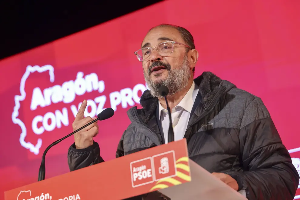 Inicio de la campaña del PSOE Aragón en Zaragoza, con Pilar Alegría, Javier Lambán y Lola Ranera, en el Club Náutico
