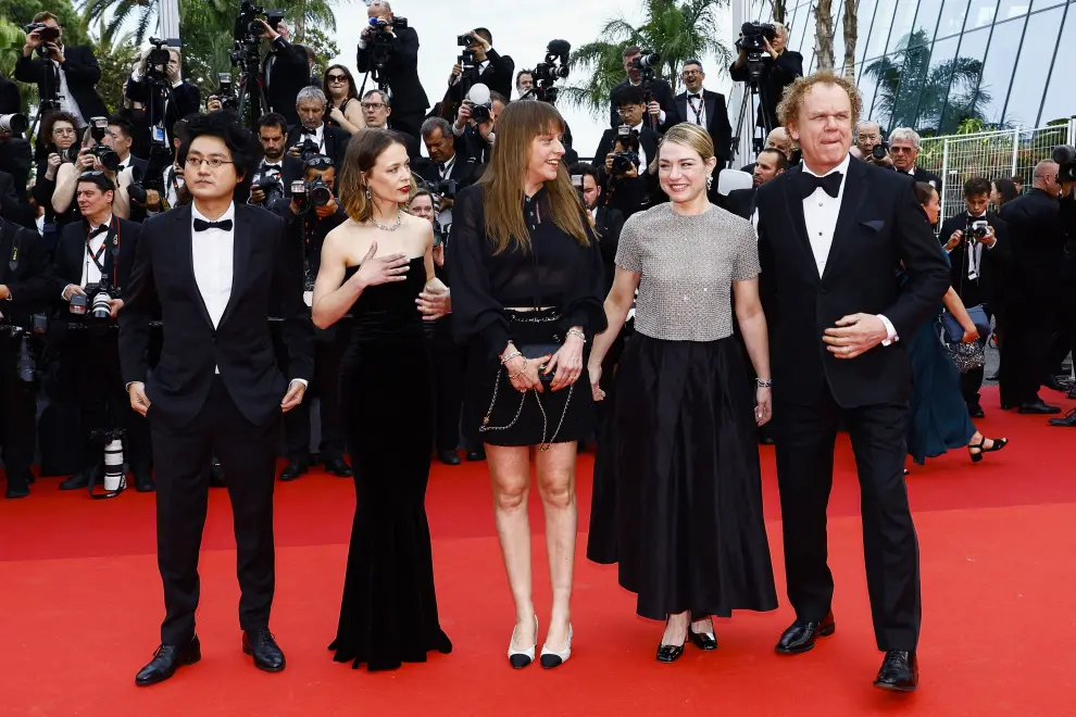 The 76th Cannes Film Festival - Opening ceremony and screening of the film "Jeanne du Barry" Out of competition - Red Carpet arrivals - Cannes, France, May 16, 2023. John C. Reilly, President of Un Certain Regard Jury, and Jury members Alice Winocour, Paula Beer, Davy Chou and Emilie Dequenne pose. REUTERS/Gonzalo Fuentes FILMFESTIVAL-CANNES/OPENING RED CARPET