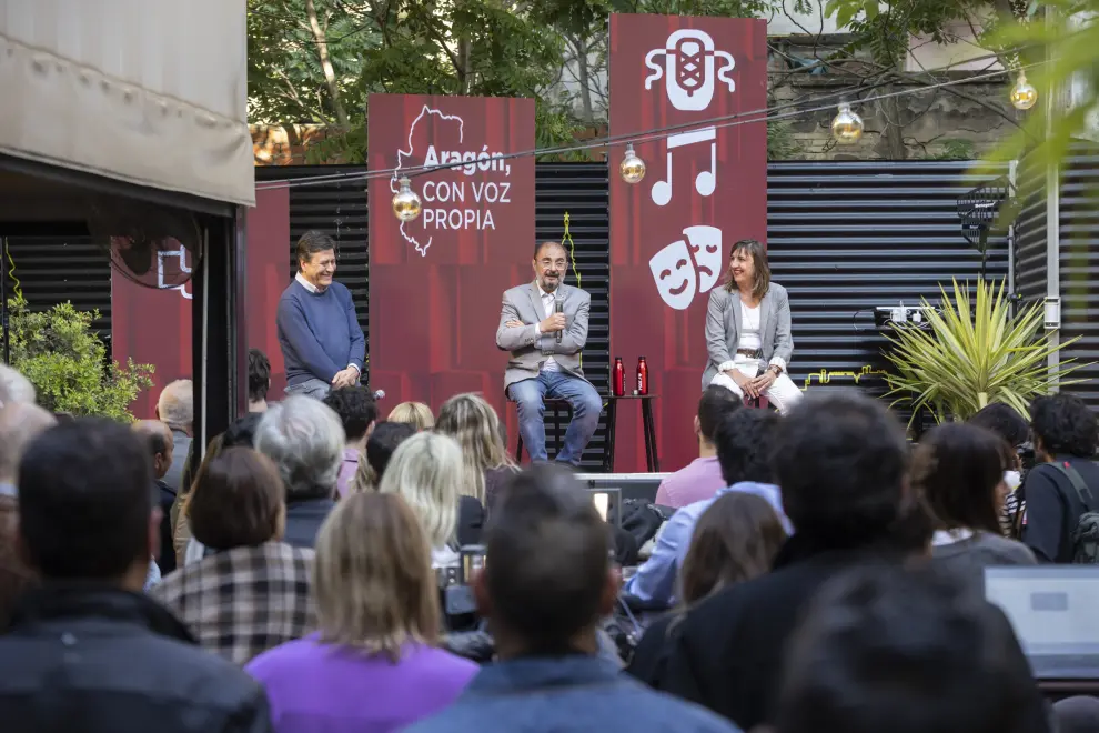 Acto del PSOE en Zaragoza: Javier Lambán y Lola Ranera hablan sobre las propuestas en materia cultural