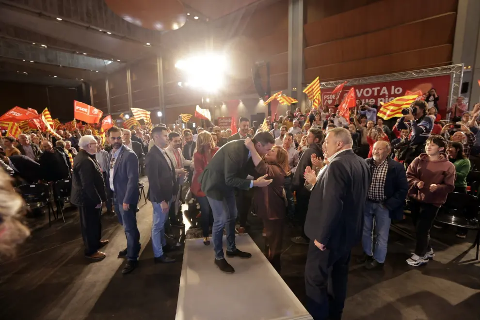 Mitin central de campaña de los socialistas en Zaragoza, en el que ha estado el secretario general del PSOE.