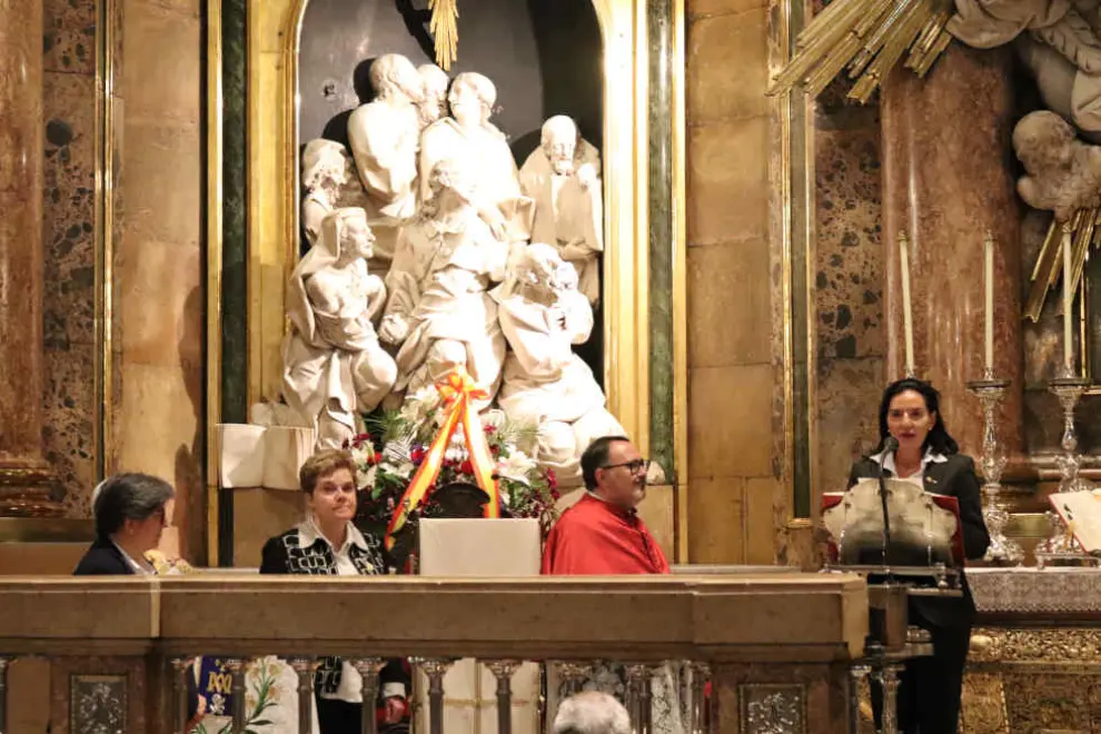Han donado un manto a la virgen del Pilar, han organizado una ruta teatralizada y una exposición y regalarán una escultura y la organización religiosa.