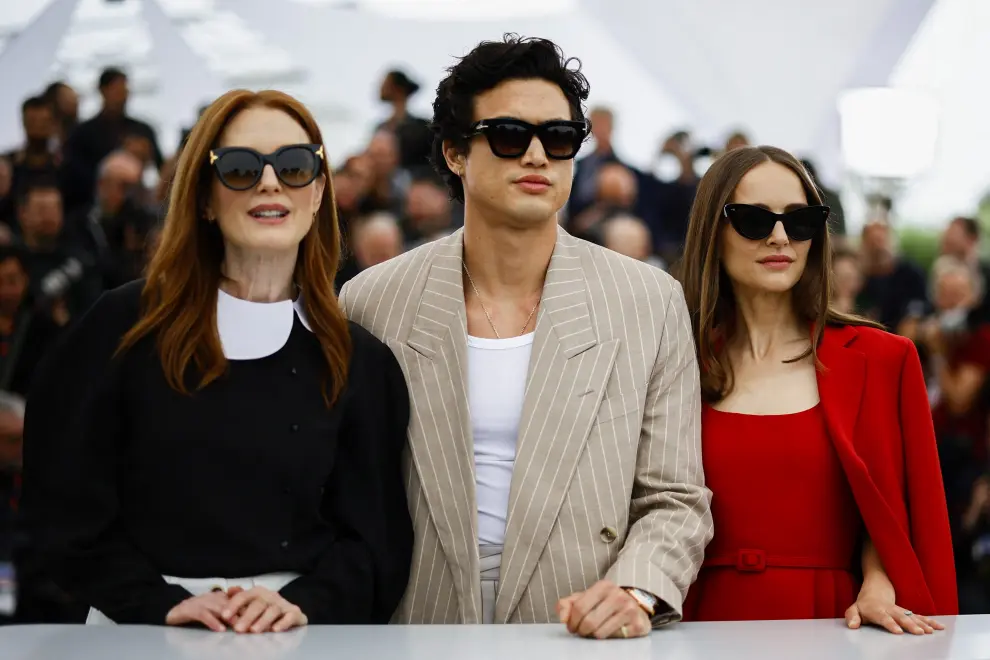 Cannes (France), 21/05/2023.- (L-R) US actor Charles Melton attends the photocall for 'May December' during the 76th annual Cannes Film Festival, in Cannes, France, 21 May 2023. The movie is presented in the Official Competition of the festival which runs from 16 to 27 May. (Cine, Francia) EFE/EPA/Guillaume Horcajuelo
 FRANCE CANNES FILM FESTIVAL 2023