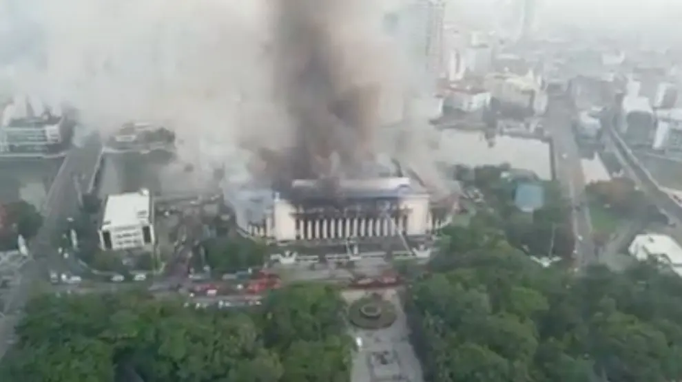 Smoke erupts as a massive fire hits Manila Central Post Office building in Manila, Philippines, May 22, 2023 in this screengrab taken from a handout video. AJ Acosta ? Manila Public Information Office/Handout via REUTERS    THIS IMAGE HAS BEEN SUPPLIED BY A THIRD PARTY. MANDATORY CREDIT. PHILIPPINES-FIRE/