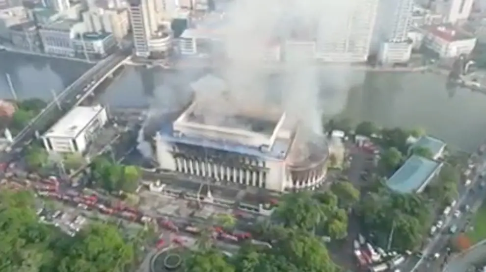 Smoke erupts as a massive fire hits Manila Central Post Office building in Manila, Philippines, May 22, 2023 in this screengrab taken from a handout video. AJ Acosta ? Manila Public Information Office/Handout via REUTERS    THIS IMAGE HAS BEEN SUPPLIED BY A THIRD PARTY. MANDATORY CREDIT. PHILIPPINES-FIRE/