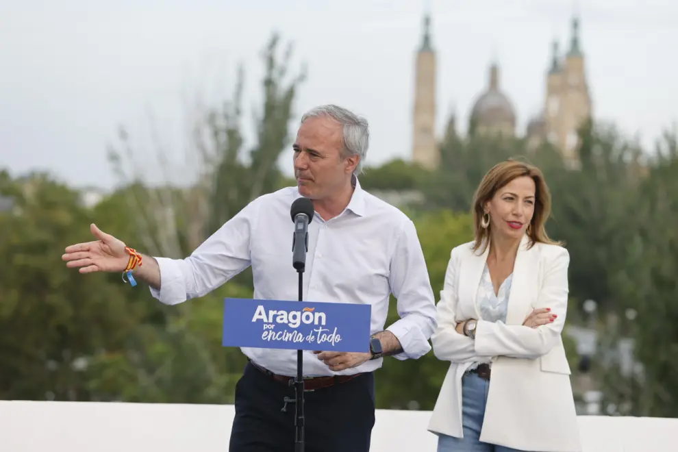 Fiesta fin de campaña del candidato del PP a la Presidencia de Aragón, Jorge Azcón, y a la Alcaldía, Natalia Chueca, en el Aura de Zaragoza