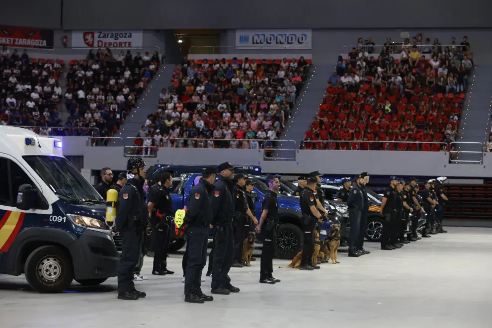 La Policía Nacional exhibe sus medios a la comunidad educativa