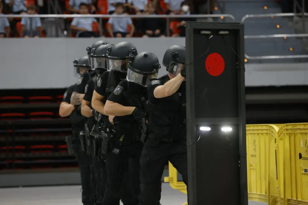 La Policía Nacional exhibe sus medios a la comunidad educativa