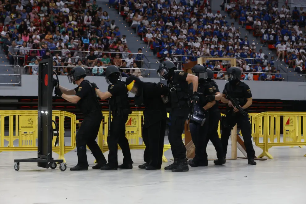 La Policía Nacional exhibe sus medios a la comunidad educativa