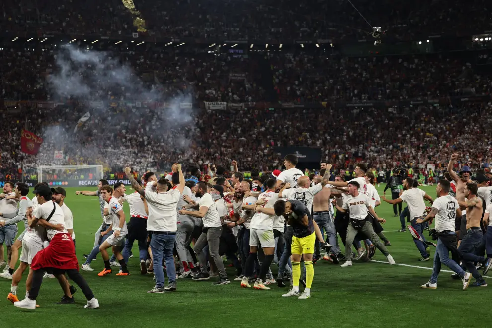 Fotos de la final de la Europa League entre Roma y Sevilla en Budapest