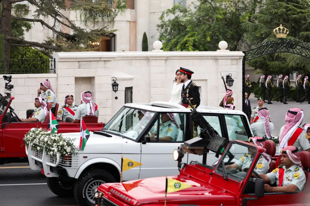 Jordan's Crown Prince Hussein and Rajwa Al Saif leave the Zahran Palace, on the day of their royal wedding in Amman, Jordan, June 1, 2023. REUTERS/Alaa Al Sukhni JORDAN-ROYALS/WEDDING
