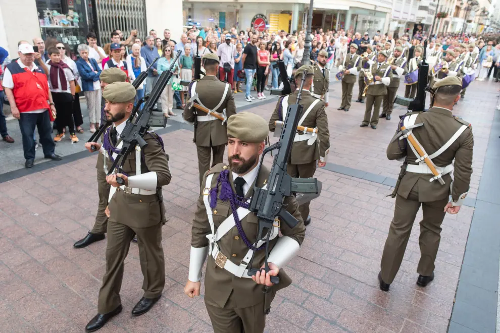 Retreta militar en Zaragoza para celebrar el Día de las Fuerzas Armadas