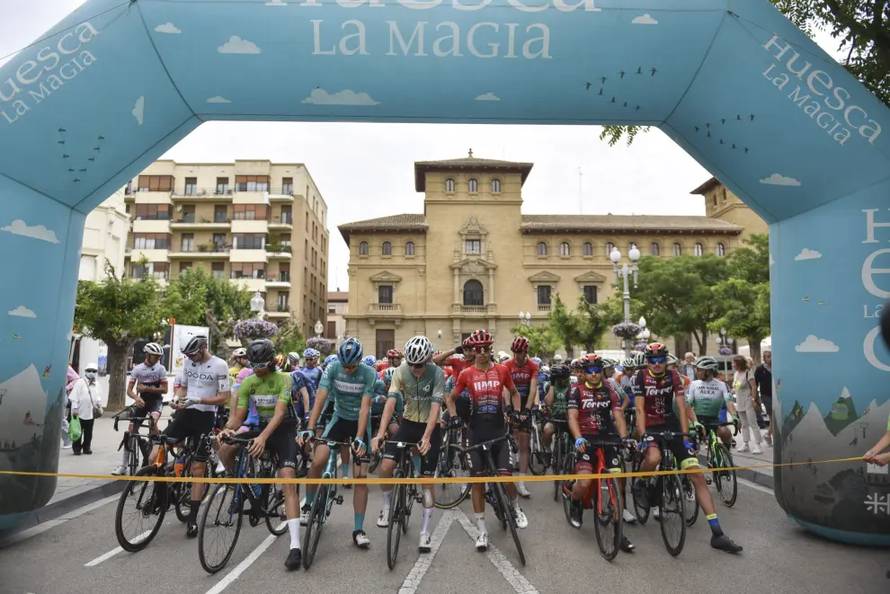 El Trofeo Viveguara cruza las carreteras oscenses con 150 ciclistas.