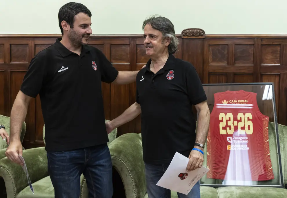 Presentación de la campaña de abonados del Casademont Zaragoza, con los entrenadores Porfirio Fisac y Carlos Cantero