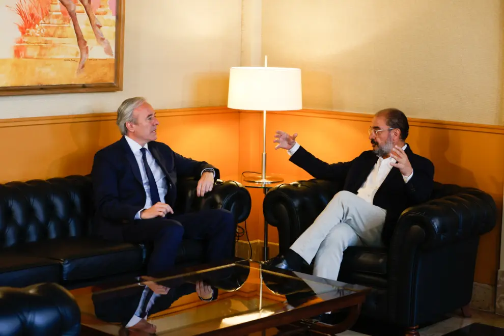 Fotos de la reunión de Lambán y Azcón en el Pignatelli