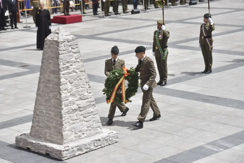 Más de 270 personas han prestado juramento o promesa a la bandera de España este sábado en una ceremonia en la plaza Luis López Allué de Huesca.