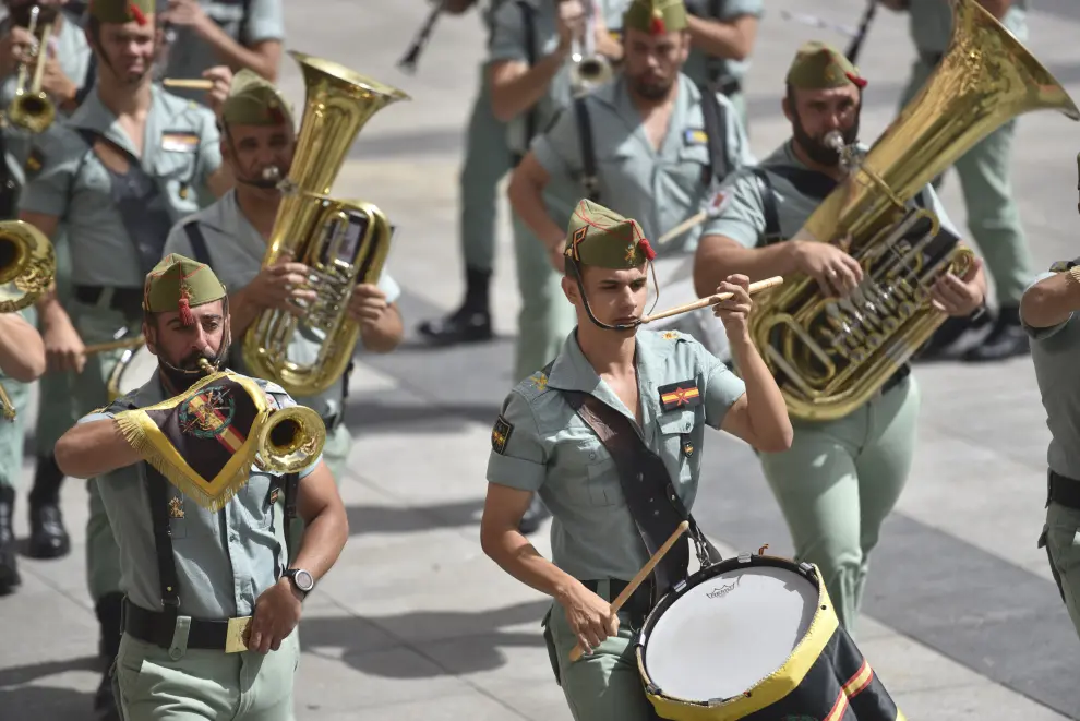 Más de 270 personas han prestado juramento o promesa a la bandera de España este sábado en una ceremonia en la plaza Luis López Allué de Huesca.