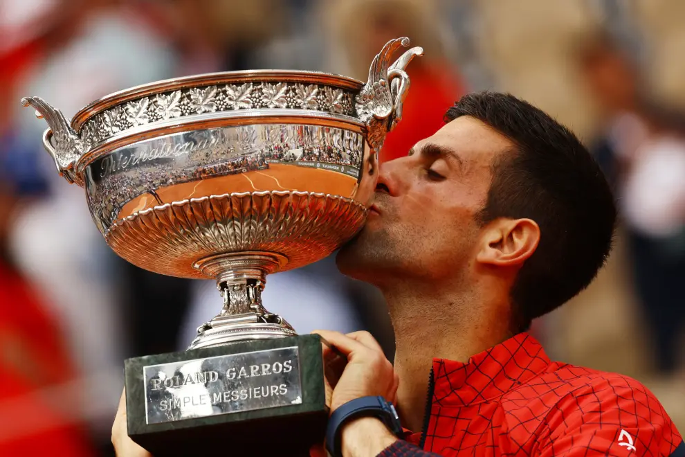 Tennis - French Open - Roland Garros, Paris, France - June 11, 2023 Serbia's Novak Djokovic kisses the trophy after winning the French Open REUTERS/Kai Pfaffenbach