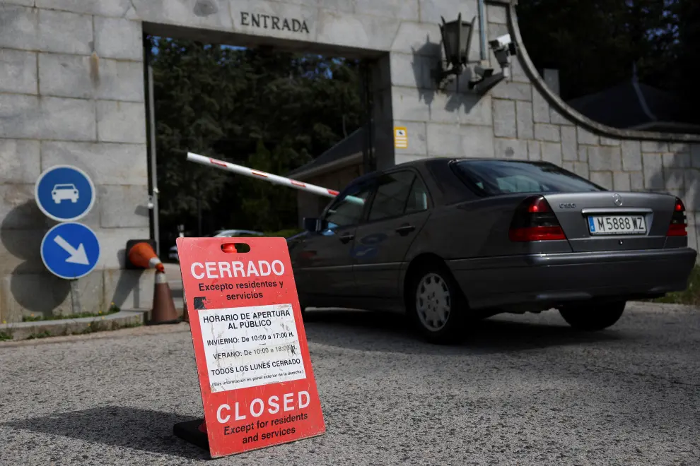 Members of the media stand near an entrance and a sign informing visitors that the 'Valley of the Fallen' monument, now known as Valley of Cuelgamuros, is closed to the general public as forensic scientists begin work to remove the remains of 128 victims of the Spanish Civil War who are buried at the site, near Madrid, Spain, June 12, 2023. REUTERS/Violeta Santos Moura SPAIN-POLITICS/CIVILWAR-EXHUMATION