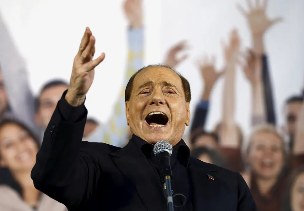 FILE PHOTO: Forza Italia party (PDL) leader Silvio Berlusconi speaks during a Northern League rally in Bologna, Italy, November 8, 2015. REUTERS/Stefano Rellandini/File Photo
