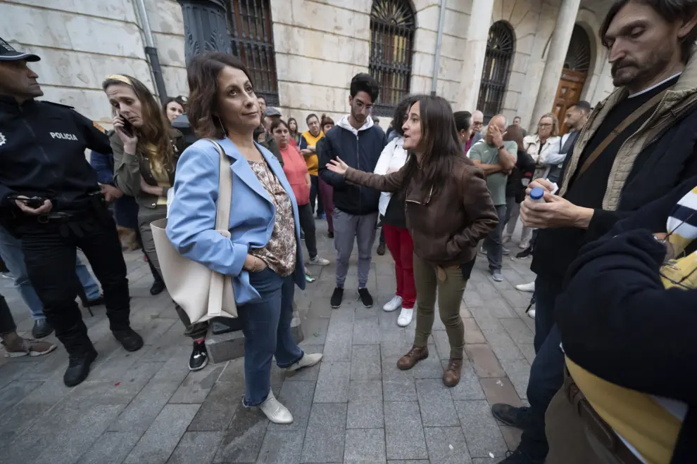 Protesta de afectados por el derrumbe de un edificio en Teruel