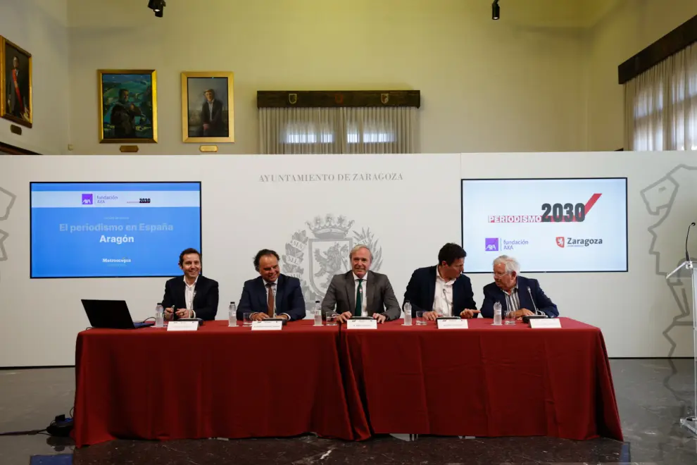 Foro de debate sobre inteligencia artificial organizado por Periodismo 2030, con el presidente Fernando de Yarza, en el Ayuntamiento de Zaragoza