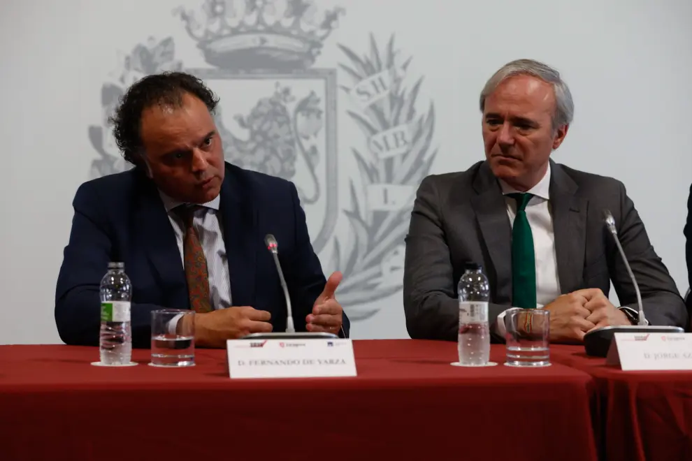 Foro de debate sobre inteligencia artificial organizado por Periodismo 2030, con el presidente Fernando de Yarza, en el Ayuntamiento de Zaragoza
