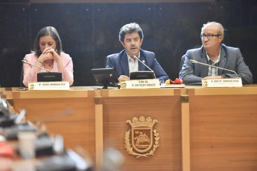 Fotos del último pleno del mandato en el Ayuntamiento de Huesca.
